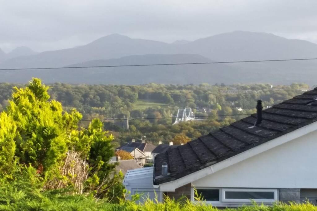 Villa Snowdonia View On Isle Of Anglesey Menai Bridge Exterior foto